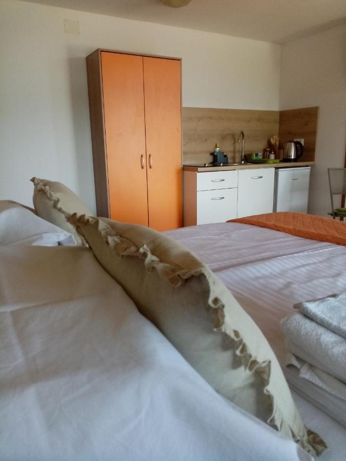 Studio Apartman Bel Vedere Motovun Bagian luar foto