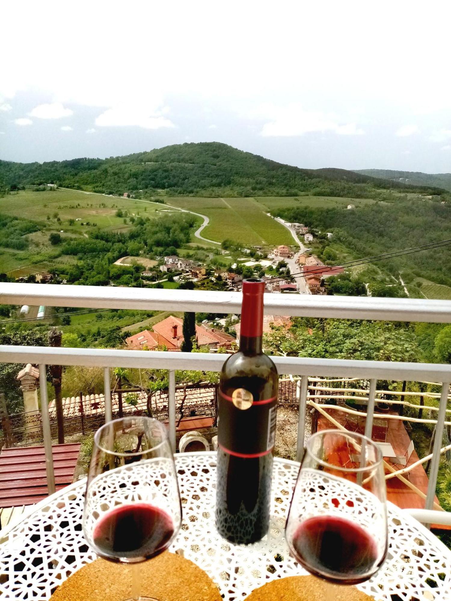 Studio Apartman Bel Vedere Motovun Bagian luar foto