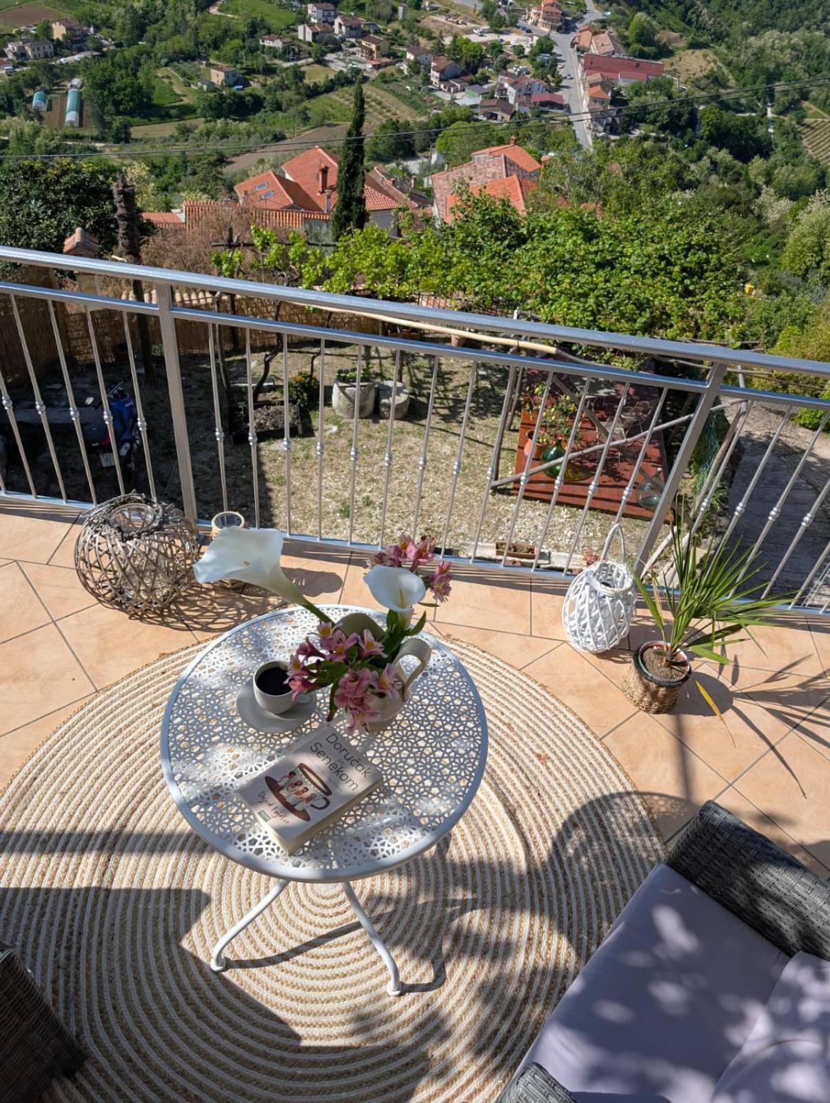 Studio Apartman Bel Vedere Motovun Bagian luar foto