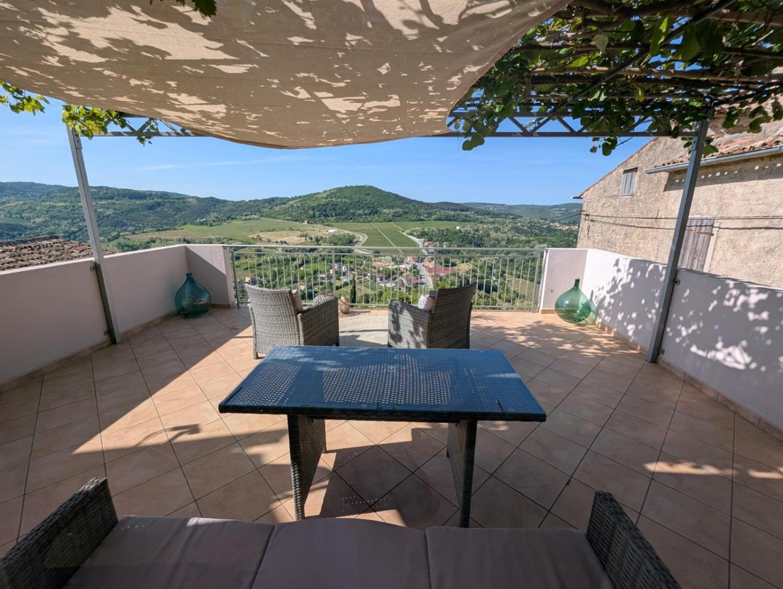 Studio Apartman Bel Vedere Motovun Bagian luar foto